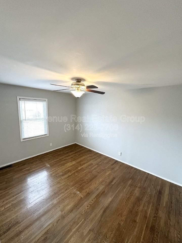 12154 Parkwood Pl - Photo 3 of 30