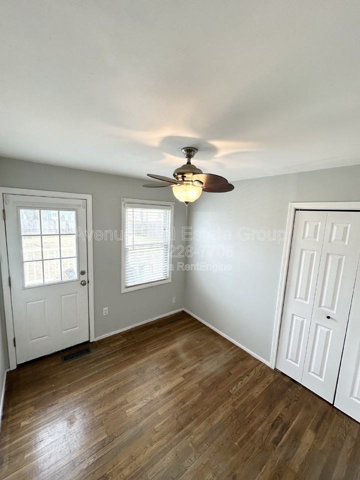 12154 Parkwood Pl - Photo 7 of 30