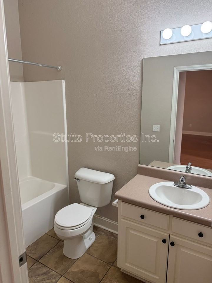 202 S Cave St #102 - Photo 6 of 12