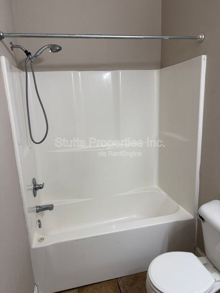 202 S Cave St #102 - Photo 7 of 12