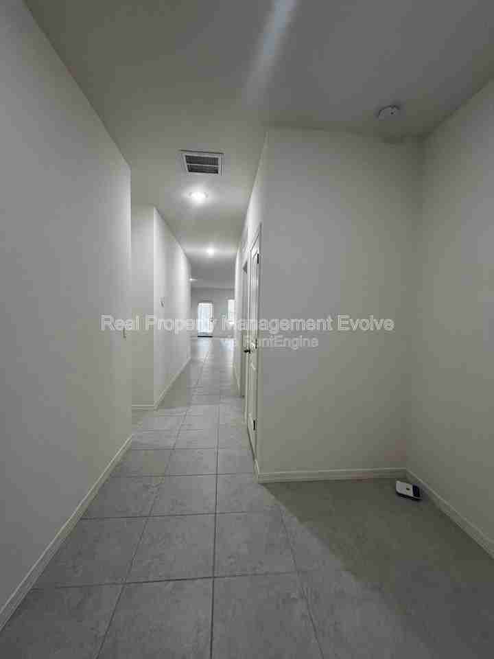 19434 W Hazelwood St - Photo 3 of 37