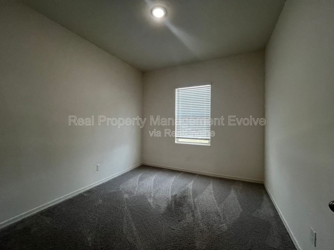 19434 W Hazelwood St - Photo 4 of 37