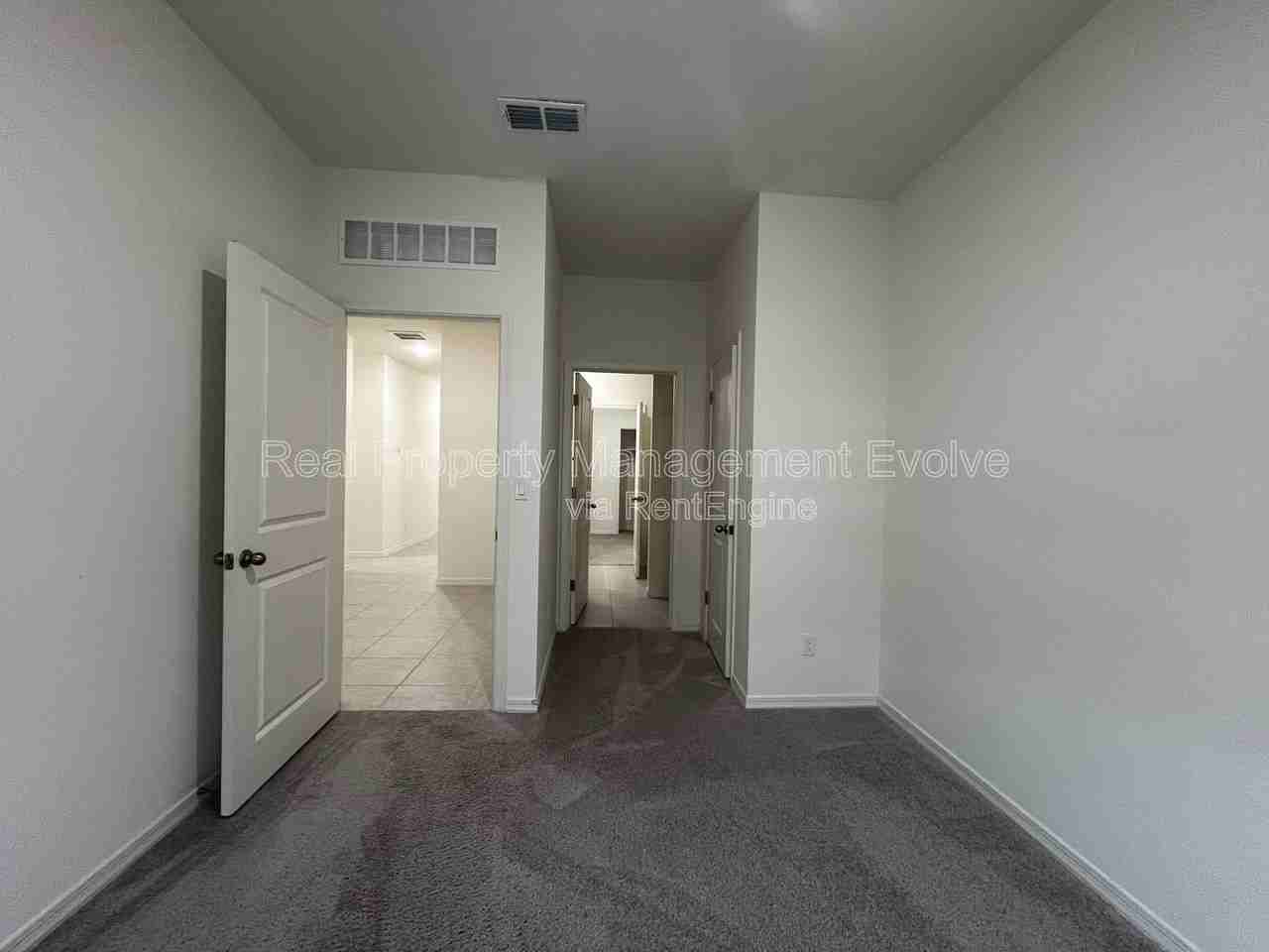 19434 W Hazelwood St - Photo 5 of 37