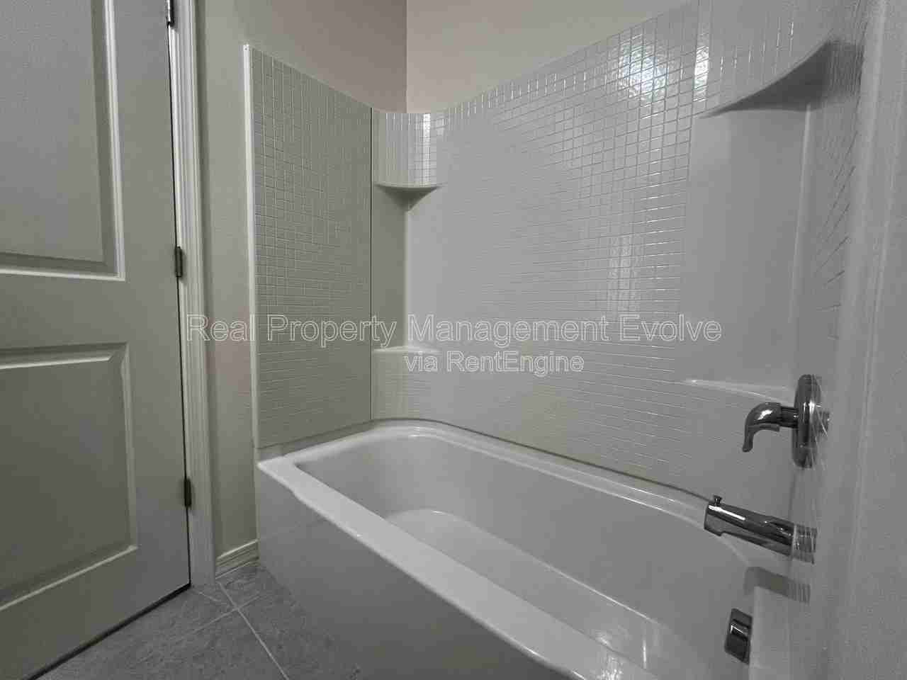 19434 W Hazelwood St - Photo 7 of 37