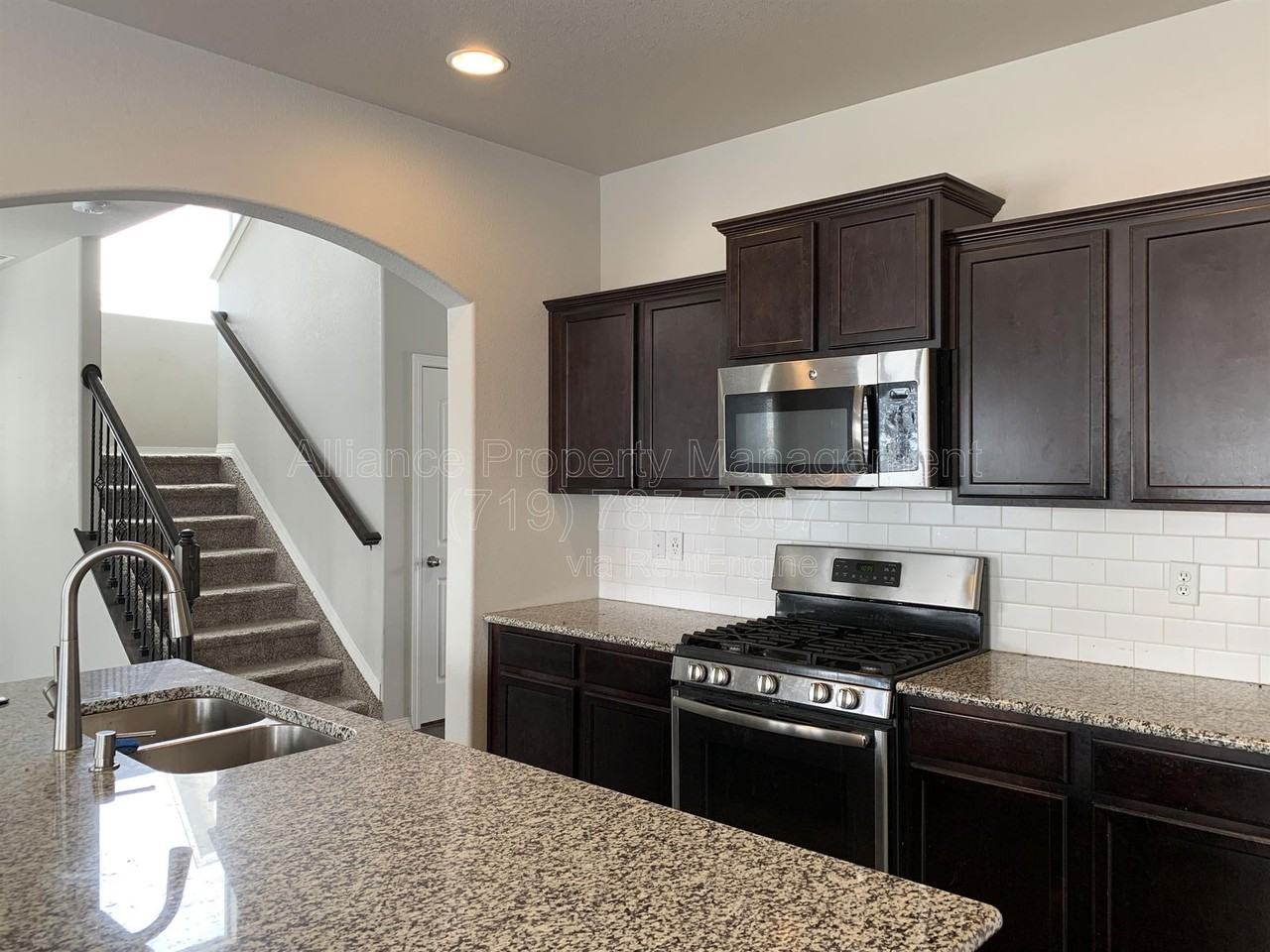 8885 Vanderwood Rd - Photo 7 of 45