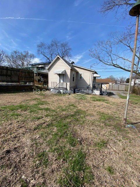 809 Greenwood St - Photo 2 of 10