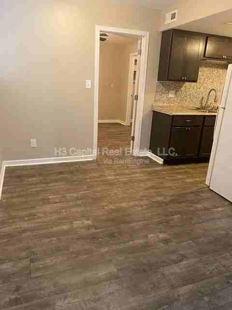 31 Rosehaven Dr #A - Photo 3 of 8