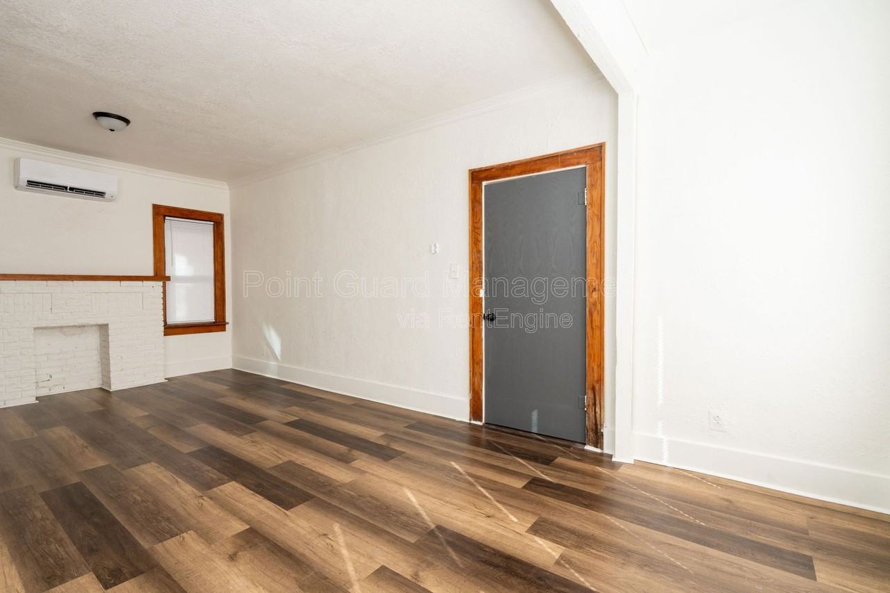 423 N Emporia Ave #2 - Photo 3 of 15