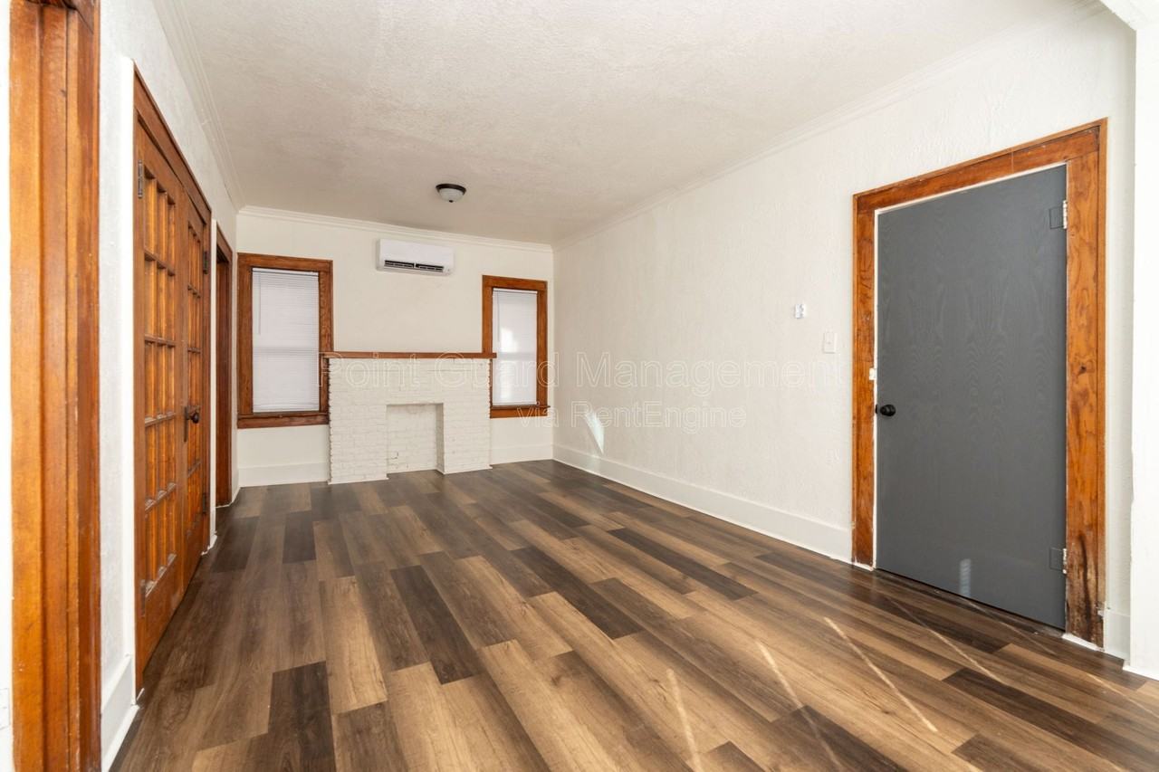 423 N Emporia Ave #2 - Photo 4 of 15