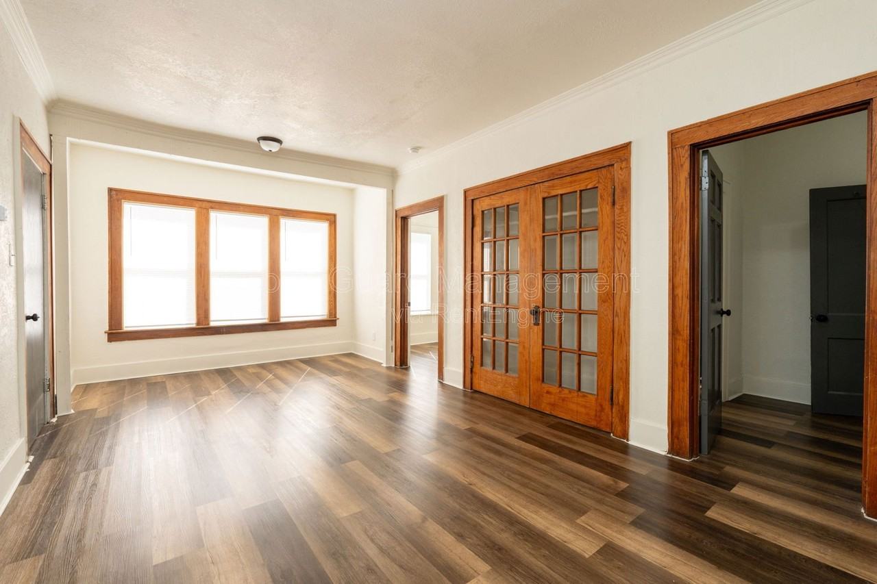 423 N Emporia Ave #2 - Photo 5 of 15