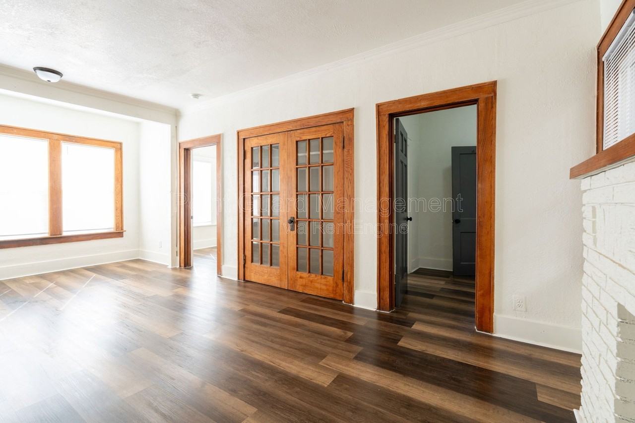 423 N Emporia Ave #2 - Photo 6 of 15