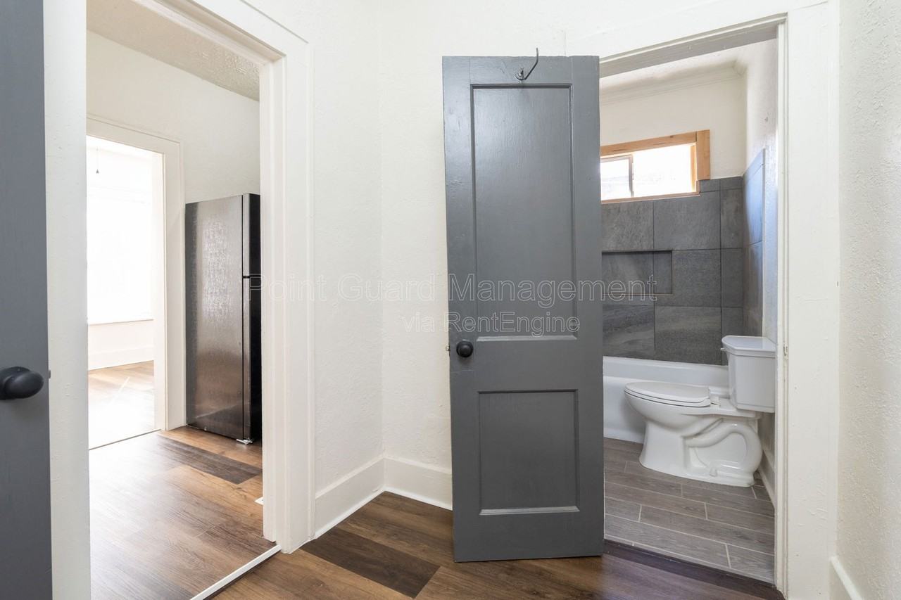 423 N Emporia Ave #2 - Photo 7 of 15