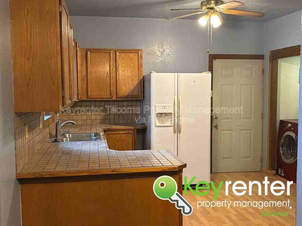 1541 S Ridgewood Ave - Photo 2 of 7