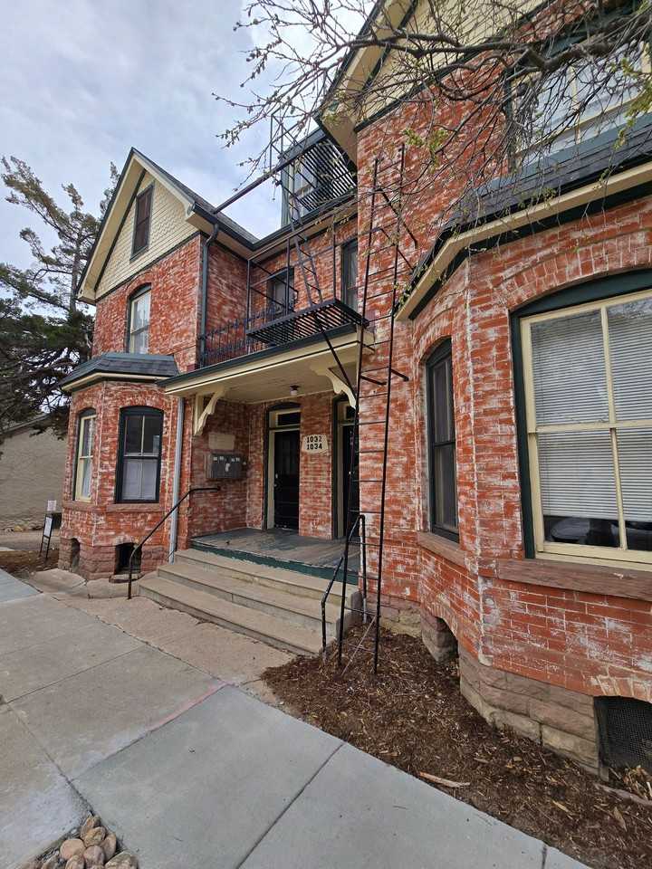 1032 Pine - Photo 2 of 5