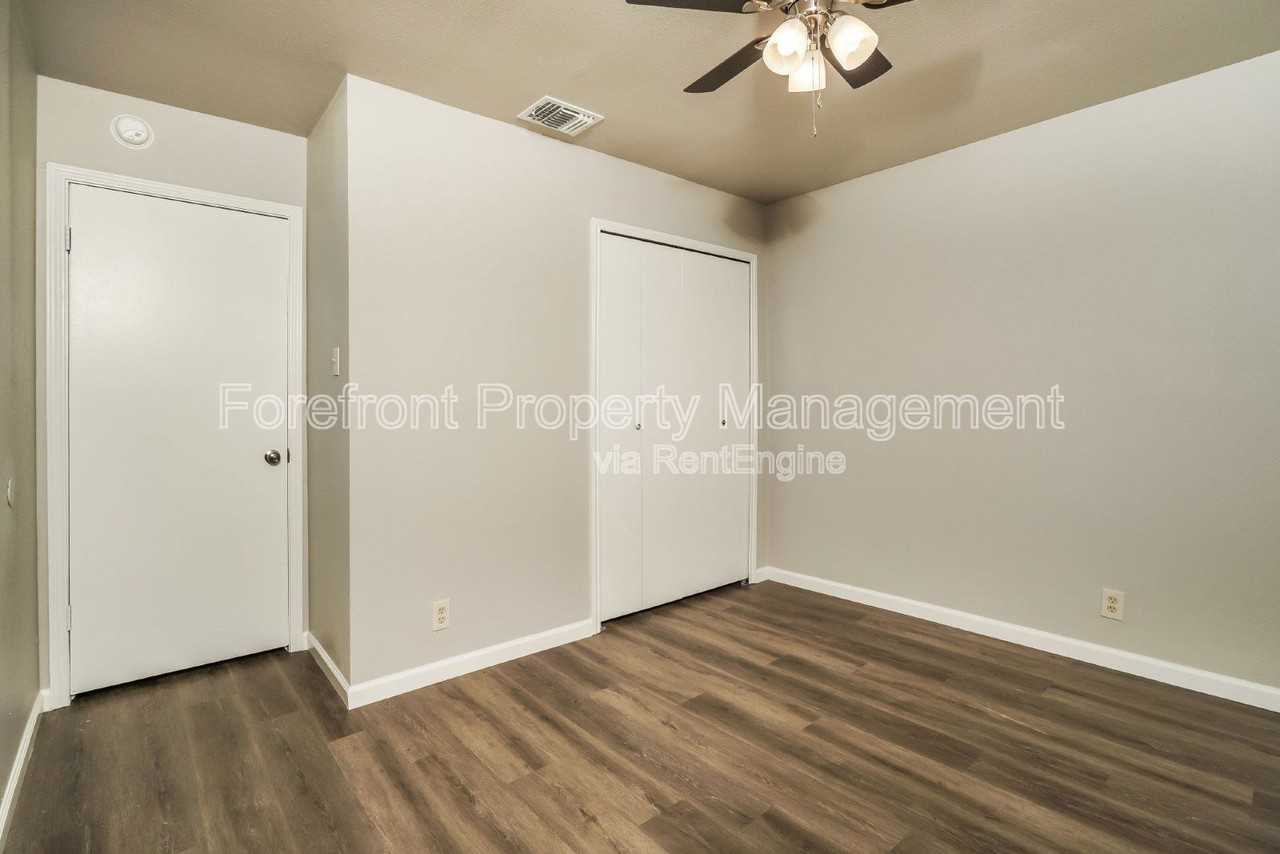 8858 Meadow Range St - Photo 5 of 22