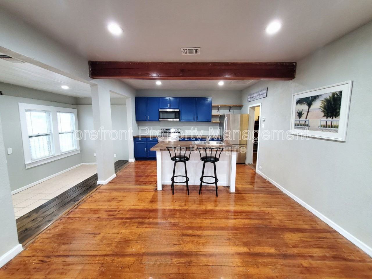 933 Lamar St - Photo 2 of 25