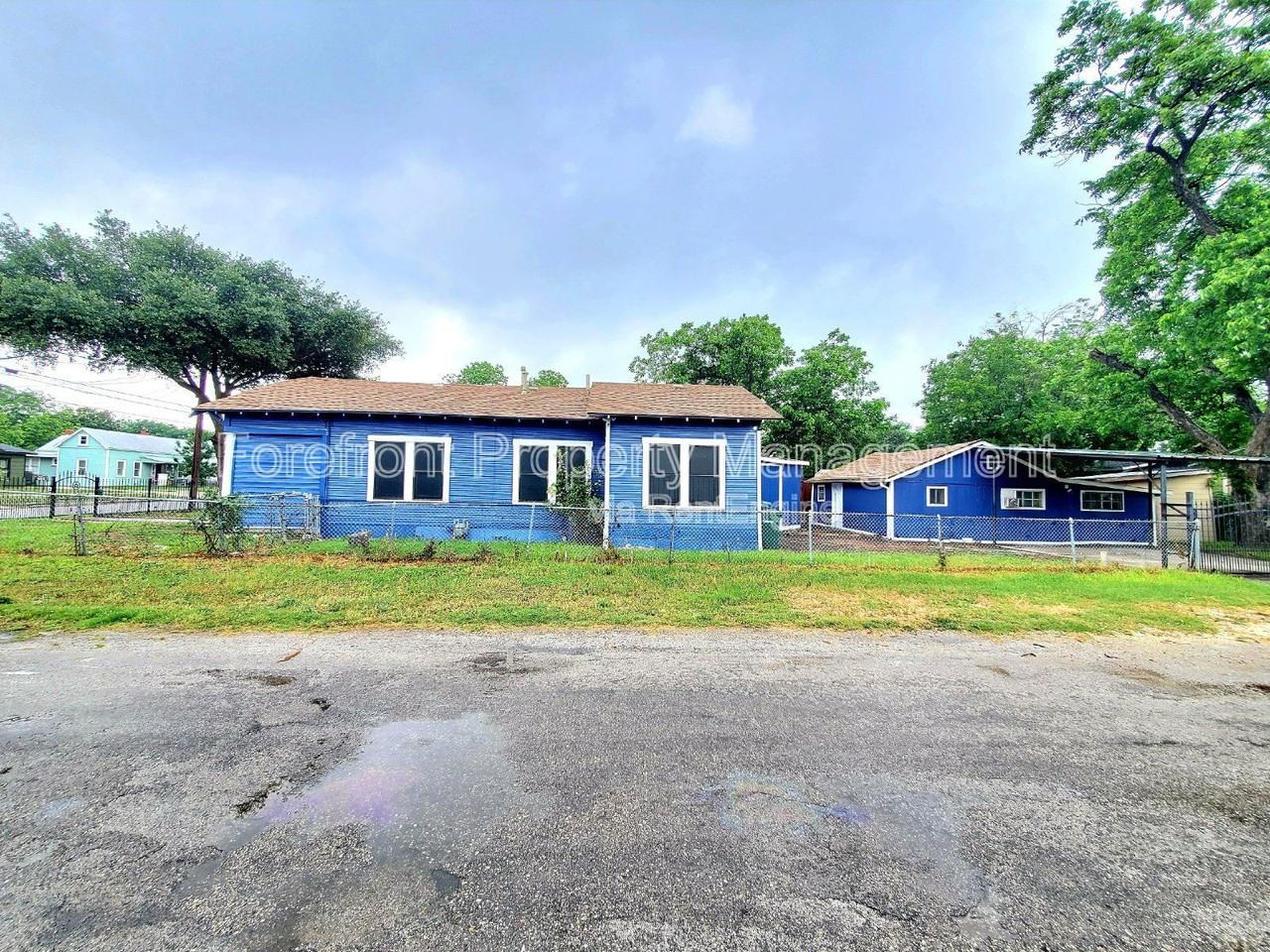 933 Lamar St - Photo 6 of 25