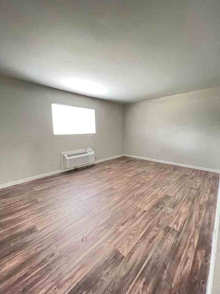 $500 OFF ON 1ST MONTH RENT!! $99.00 APPLICATION FEE!! ONLY ONE LEFT HURRY!! - Photo 3 of 20