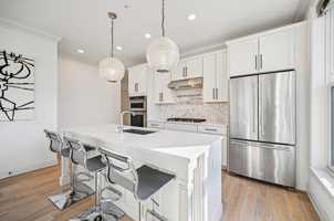 featured image of 40 E Lincoln St