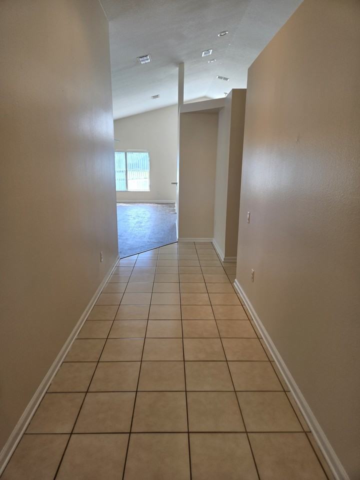 3126 Stonehurst Cir - Photo 2 of 20