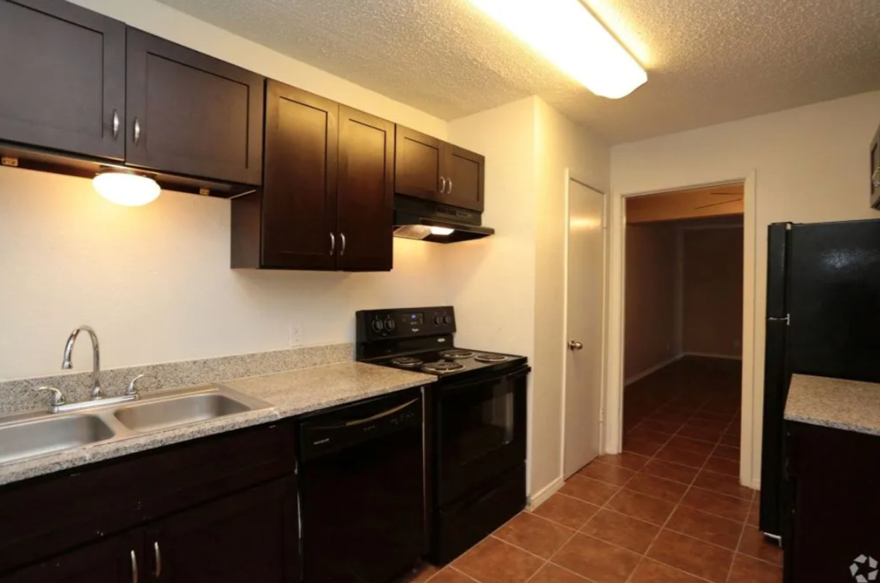 Sunset Grove Apartments - Photo 5 of 10