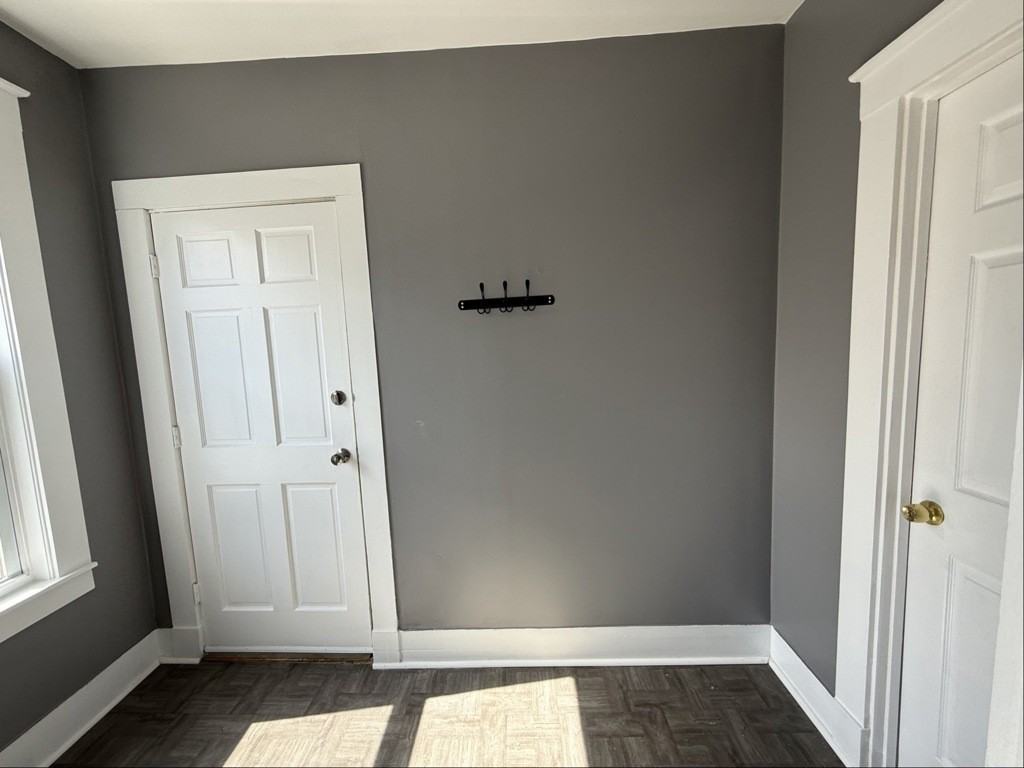 27 Carleton Ave #2ndFL - Photo 3 of 14