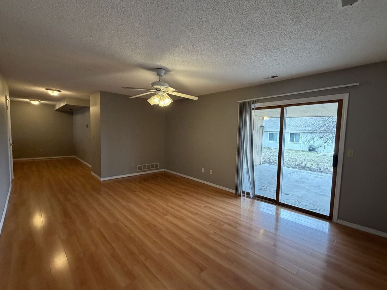 203 Deerfield Ln - Photo 2 of 6