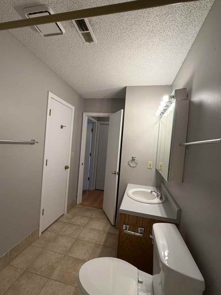 203 Deerfield Ln - Photo 3 of 6