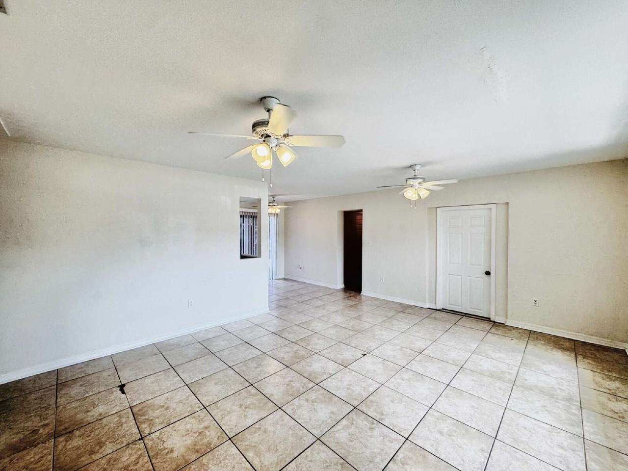 8125 San Carlos Blvd - Photo 6 of 34