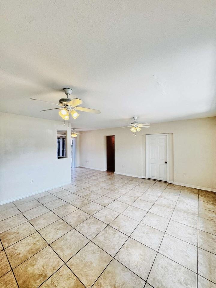 8125 San Carlos Blvd - Photo 7 of 34