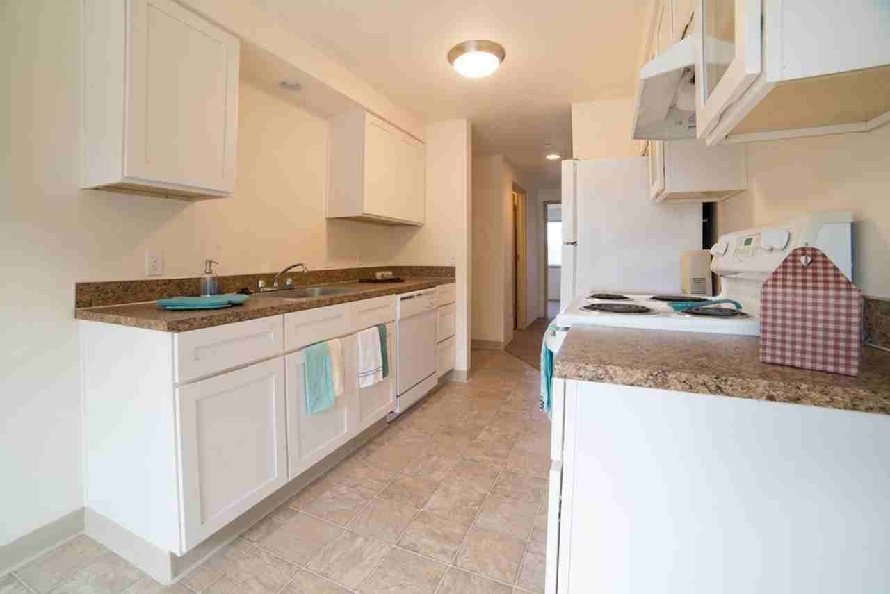 4030 LA PALMS LANE NE - Photo 3 of 21