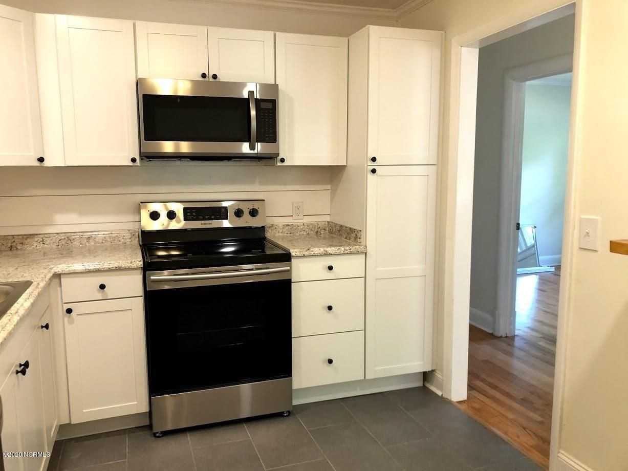 208 Rose Ave - Photo 3 of 24