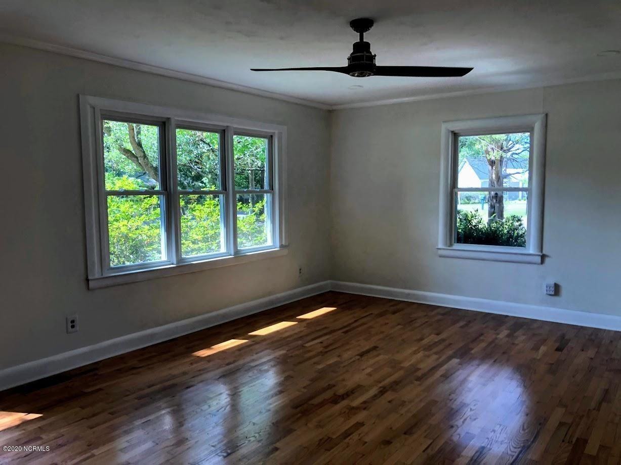 208 Rose Ave - Photo 4 of 24