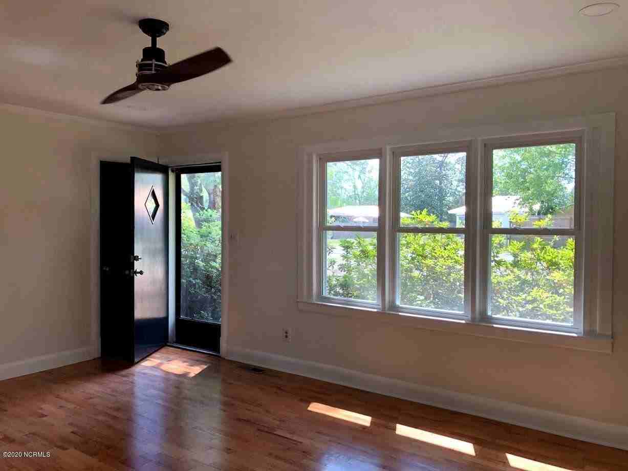 208 Rose Ave - Photo 6 of 24