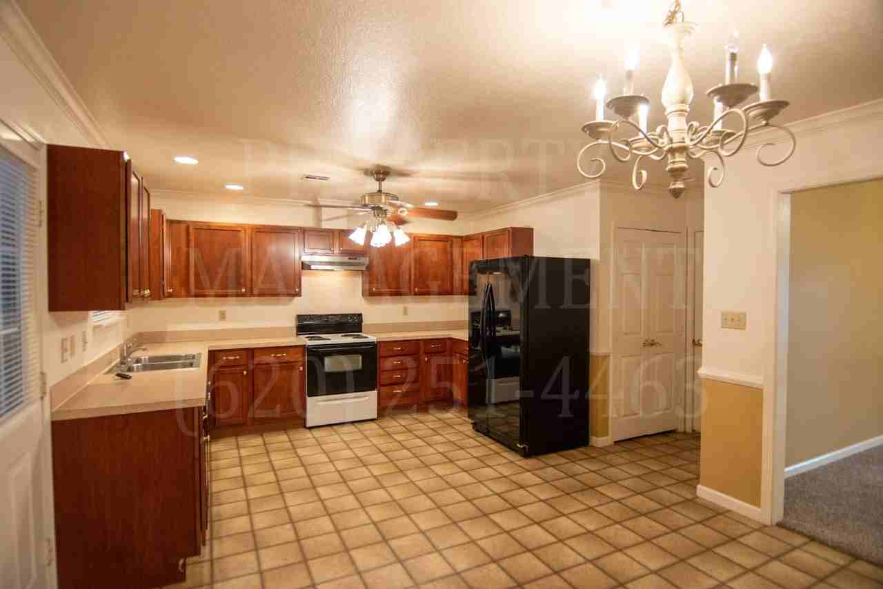 813 Shawnee St - Photo 4 of 46