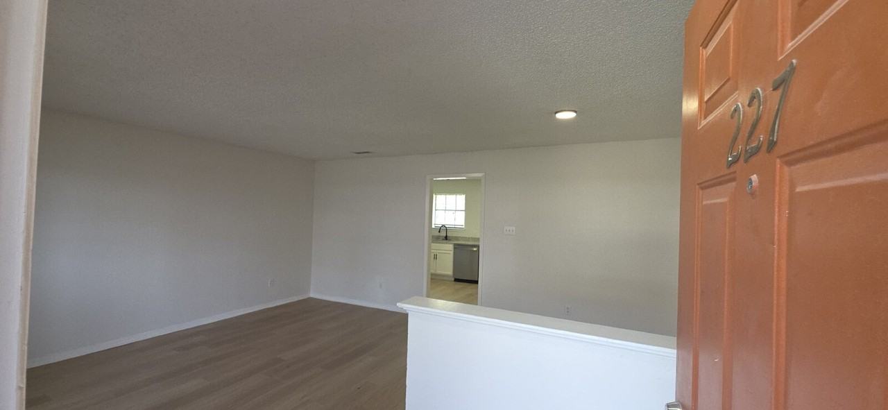 227 Vista Way - Photo 3 of 34