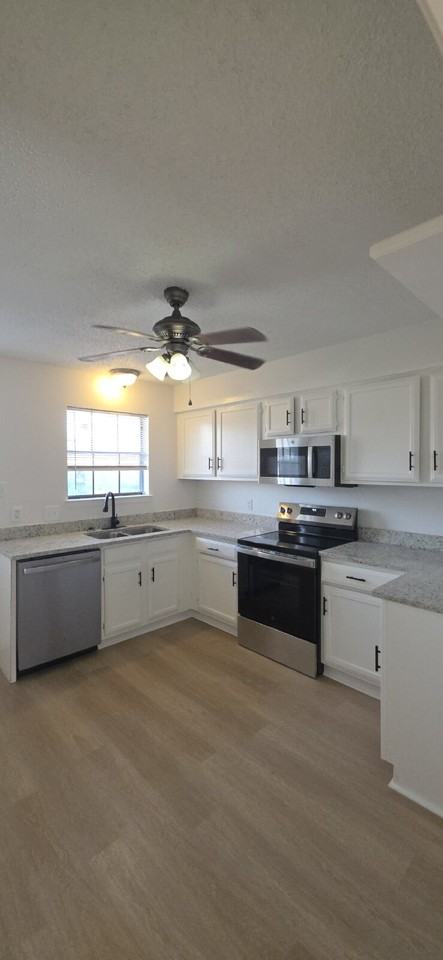 235 Vista Way - Photo 2 of 15