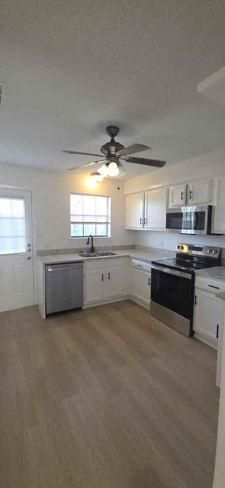 235 Vista Way - Photo 3 of 15