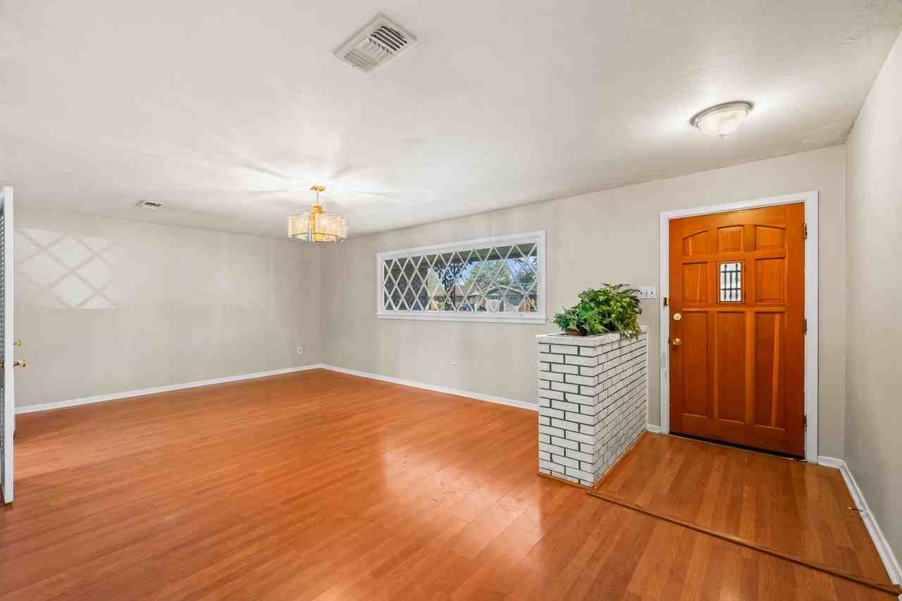 3423 56th St - Photo 4 of 36