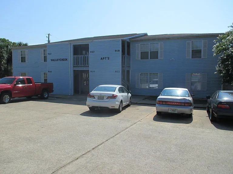 916 Valley Rd - Photo 6 of 7