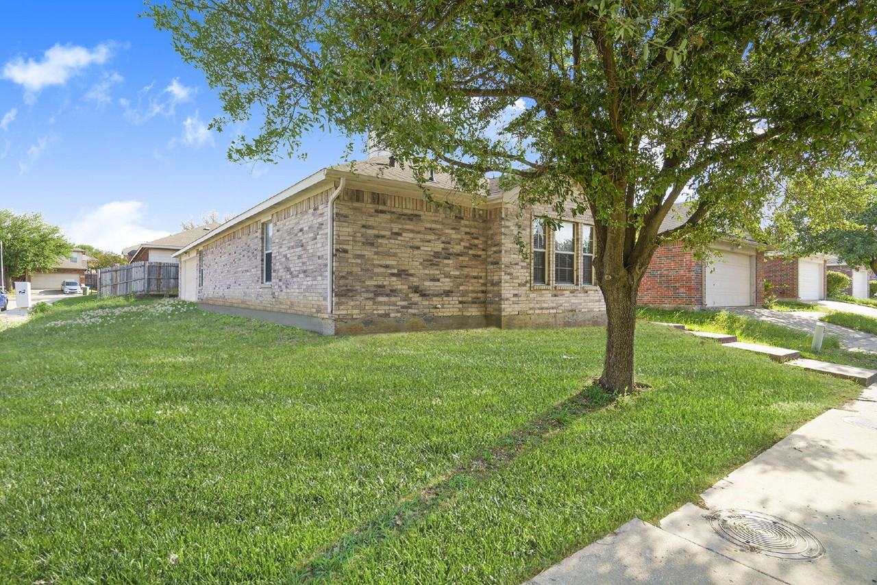 3038 Casa Bella Dr - Photo 2 of 23