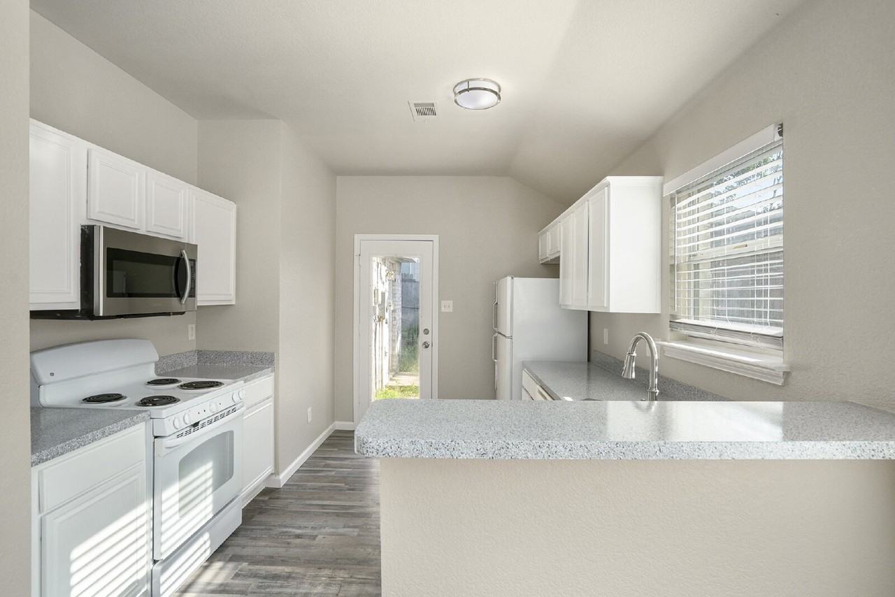 3038 Casa Bella Dr - Photo 7 of 23