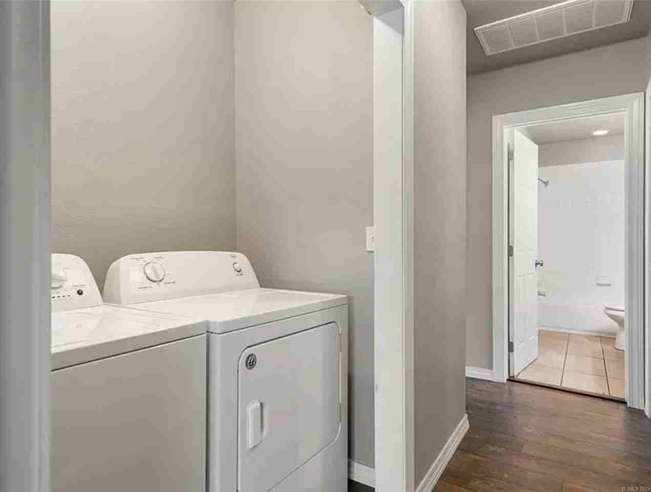 3113 E 12th St - Photo 3 of 19