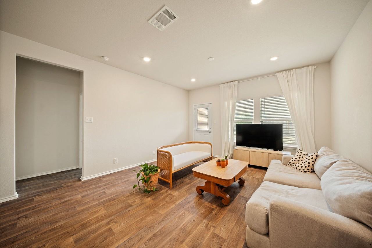 6522 Bleak Hills Blvd - Photo 6 of 35