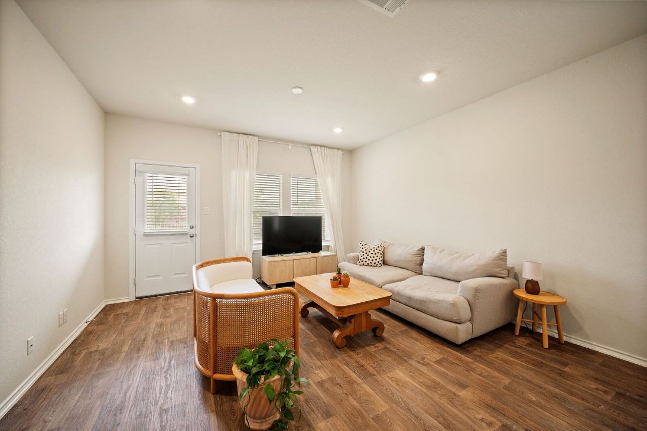 6522 Bleak Hills Blvd - Photo 7 of 35