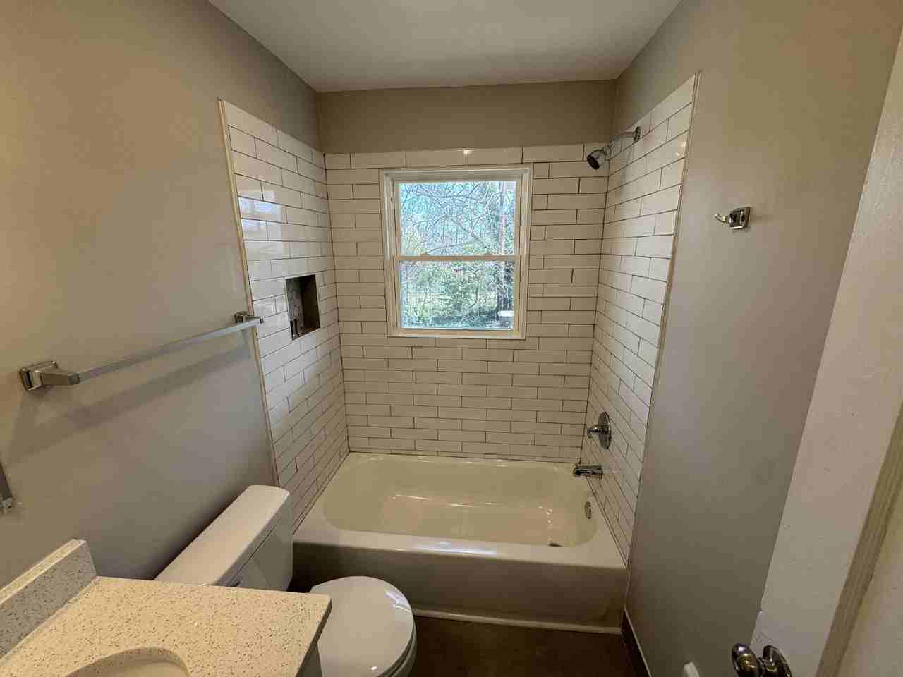 104 Rochester St - Photo 5 of 9