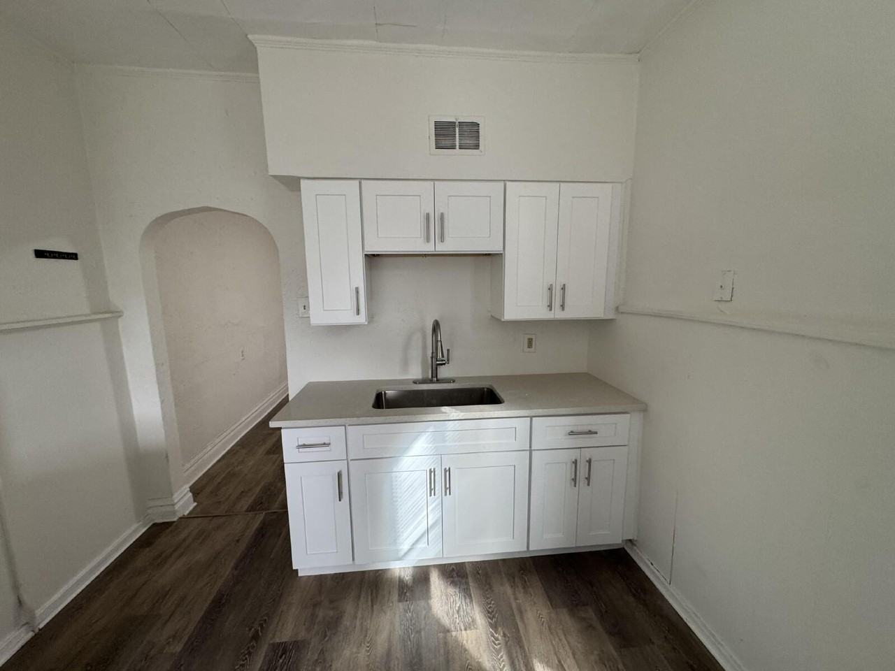 1615 Naudain St - Photo 3 of 11