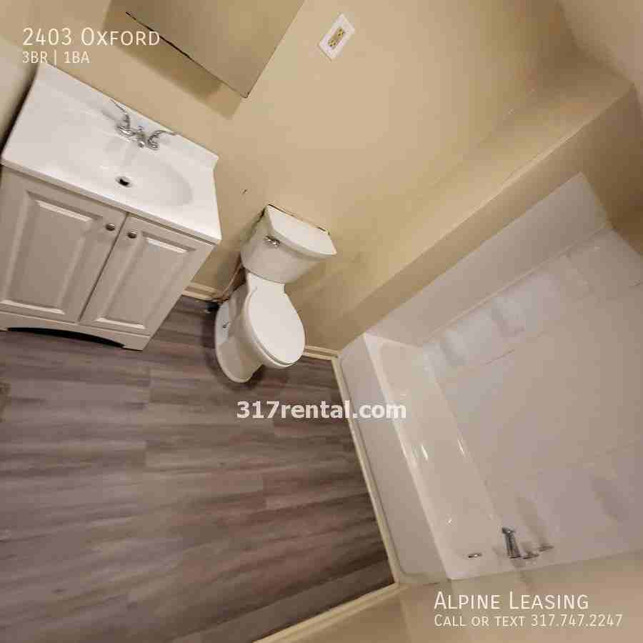 2403 N Oxford St - Photo 5 of 7