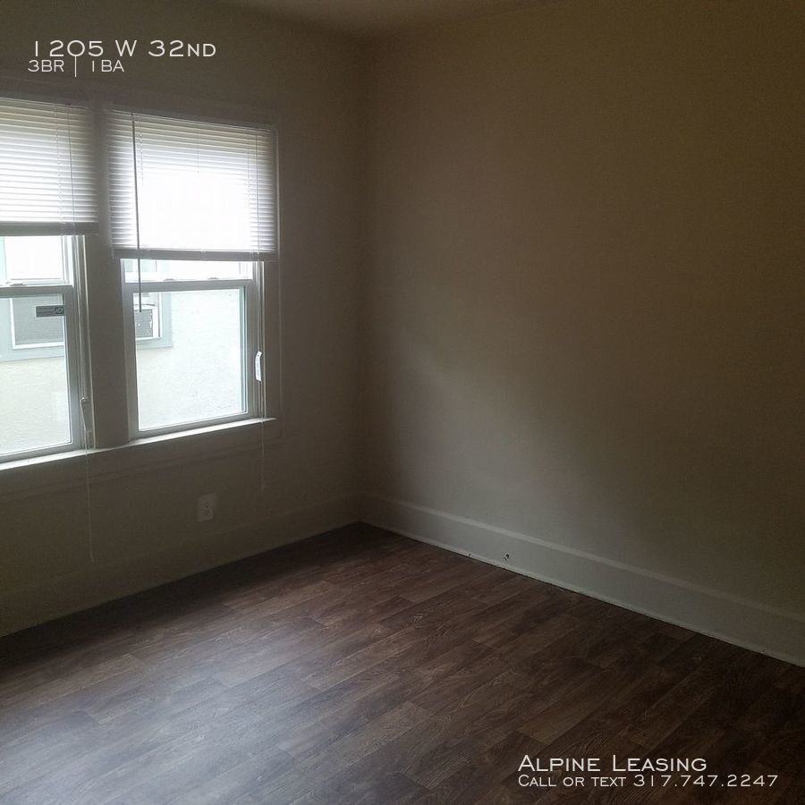 1205 W 32nd St - Photo 2 of 7