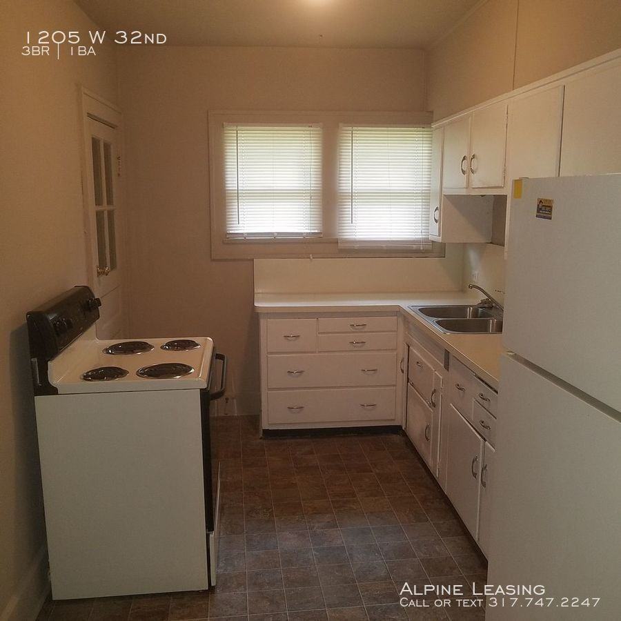 1205 W 32nd St - Photo 6 of 7